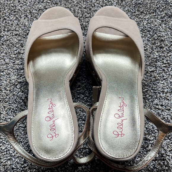 Lily Pulitzer Blush pink Peep Toe Wedge Sandals size 8 w/ pearl and gold studs. - Picture 9 of 9